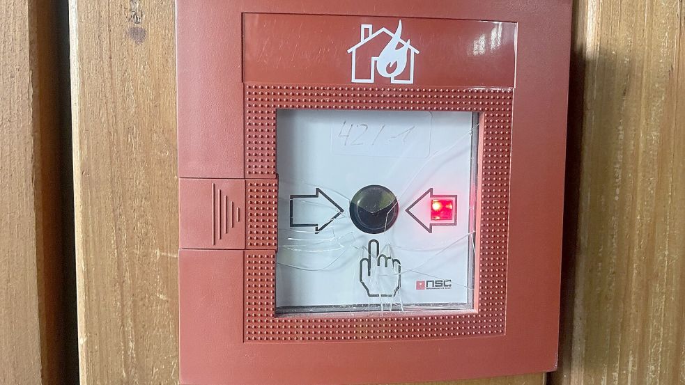 Diesen Feuermelder löste der Junge mit einem soliden Schuss aus. Foto: Feuerwehr