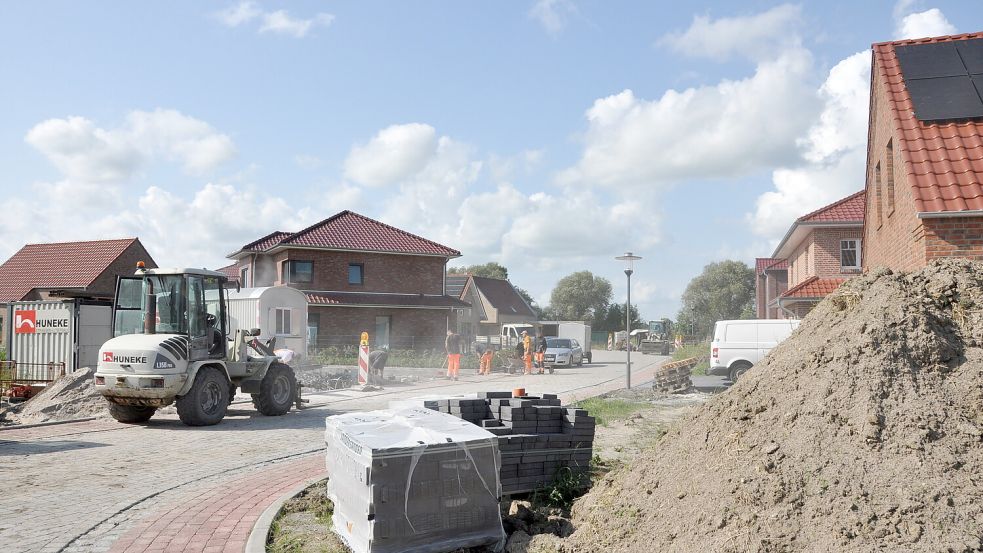 In Bingum wird unter anderem gerade an der Straße gearbeitet. Foto: Wolters
