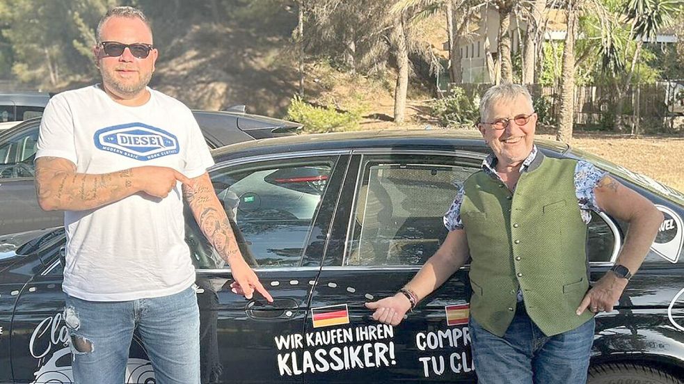 Autokauf: Patrick Kordes (links) hat den Wagen von Schauspieler Martin Semmelrogge übernommen. Foto: Kordes