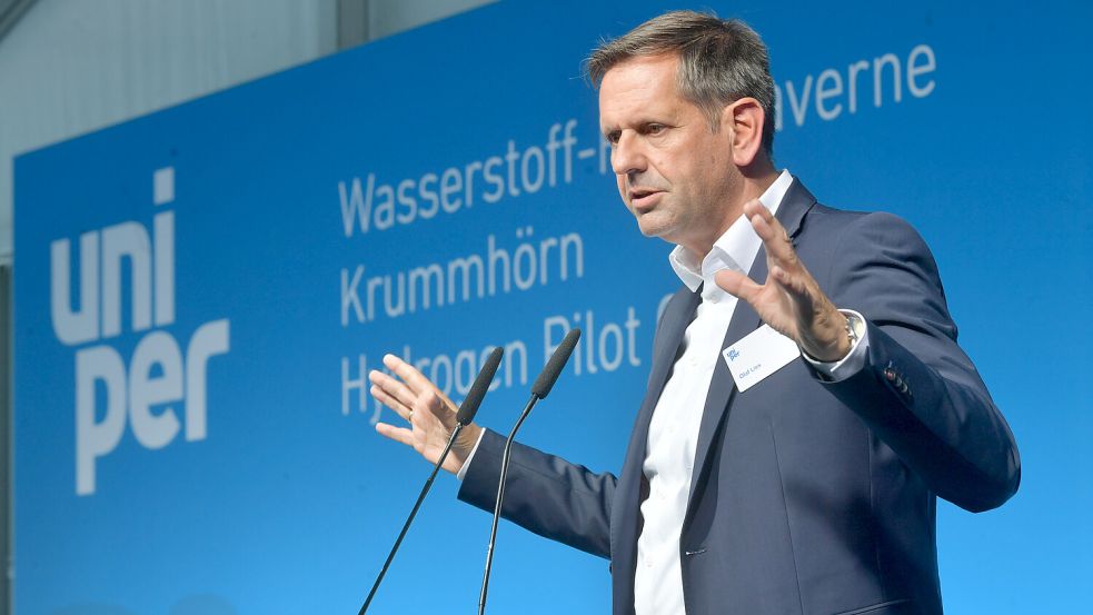 Niedersachsens Wirtschaftsminister Olaf Lies (SPD) bei der Eröffnung der Wasserstoff-Pilotkaverne in Upleward. Foto: Ortgies
