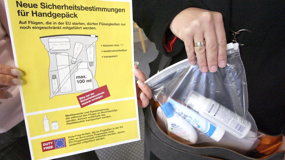 Die EU-weiten Handgepäckregelung auf Flughäfen werden wieder verschärft. Foto: dpa-Zentralbild/Peter Endig