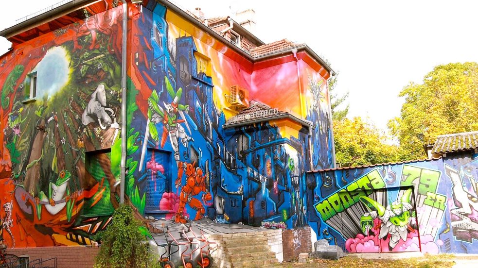 Vor mehr als 20 Jahren begann Andreas Kutzner mit zwei anderen Künstlern, dieses Haus im Norden Berlins zu gestalten. Foto: Privat