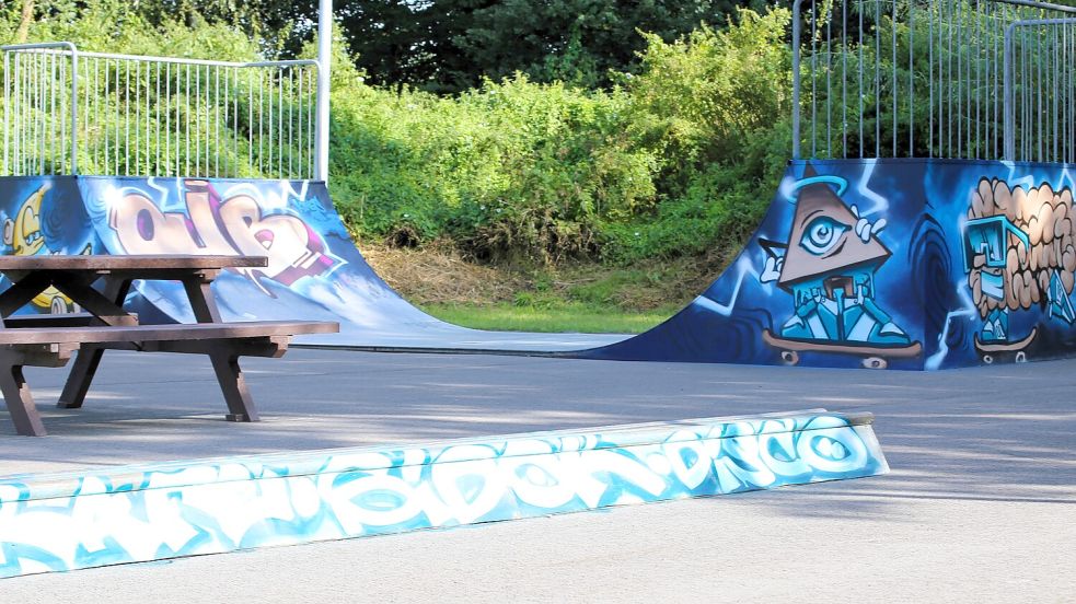 Nach dem Toilettenhäuschen wurde es auch auf dem Skateplatz bunt. Foto: Böning