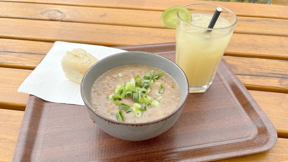 Tag 1: Linsensuppe und hausgemachte Ingwerlimonade in der Milchbude „Sonnendeck“. Foto: Pentzlin