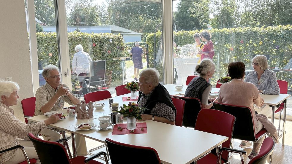 Direkt an die Küche mit Gruppenraum des Tageshospizes gliedert sich eine große Terrasse an, von der aus es dann in den Gedenkgarten geht. Foto: Karin Böhmer