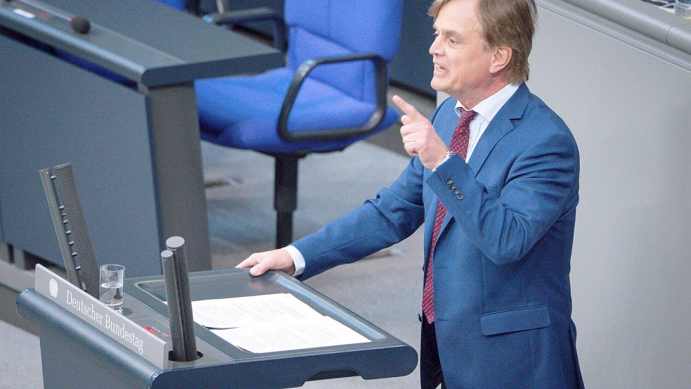 AfD-Politiker Bernd Baumann sagt im Expertentalk, er könne sich vorstellen, dass die AfD den Kanzler stellt. Foto: IMAGO / Political-Moments