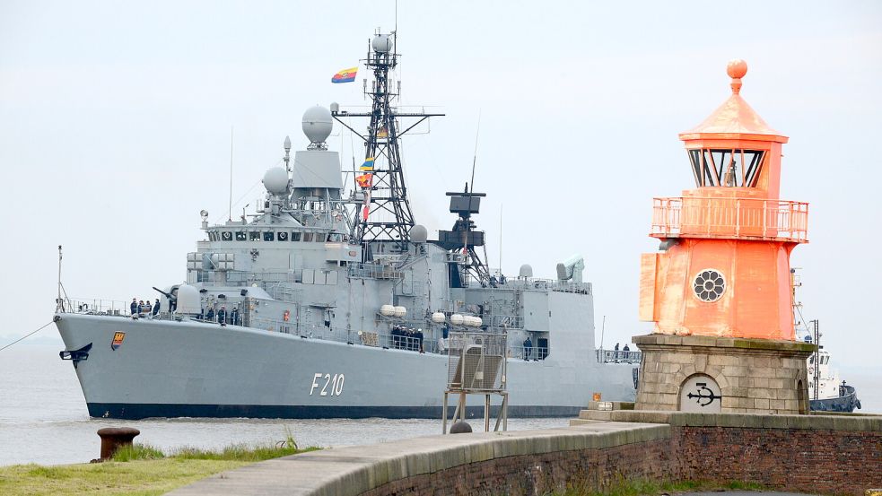 Die Fregatte „Emden“ – hier bei einem Besuch im Emder Hafen – wird in der Türkei verschrottet. Sie war das fünfte Schiff mit dem Namen der Stadt. Foto: F. Doden/Archiv