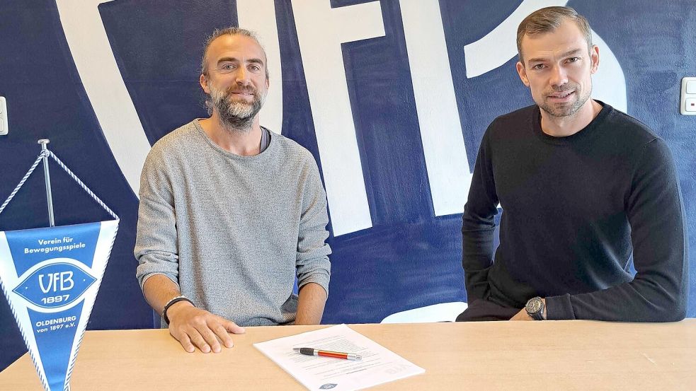 Der Sportliche Leiter Sebastian Schachten (rechts) hat Dario Fossi zurück zum VfB geholt. Foto: VfB Oldenburg