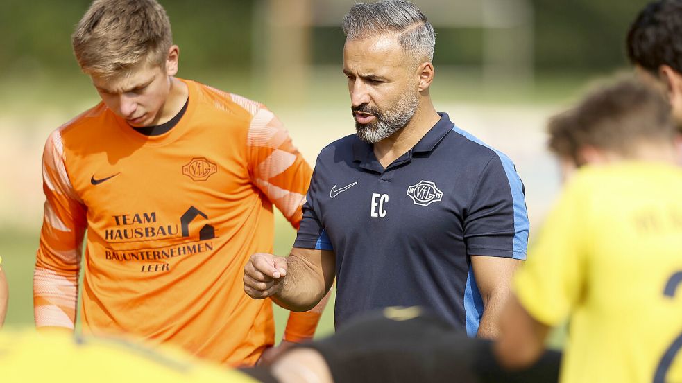Trainer Erhan Colak muss derzeit jede Woche Aufbauarbeit betreiben. "Die Jungs wissen aber, wo wir ansetzen müssen." Foto: Doden/Emden
