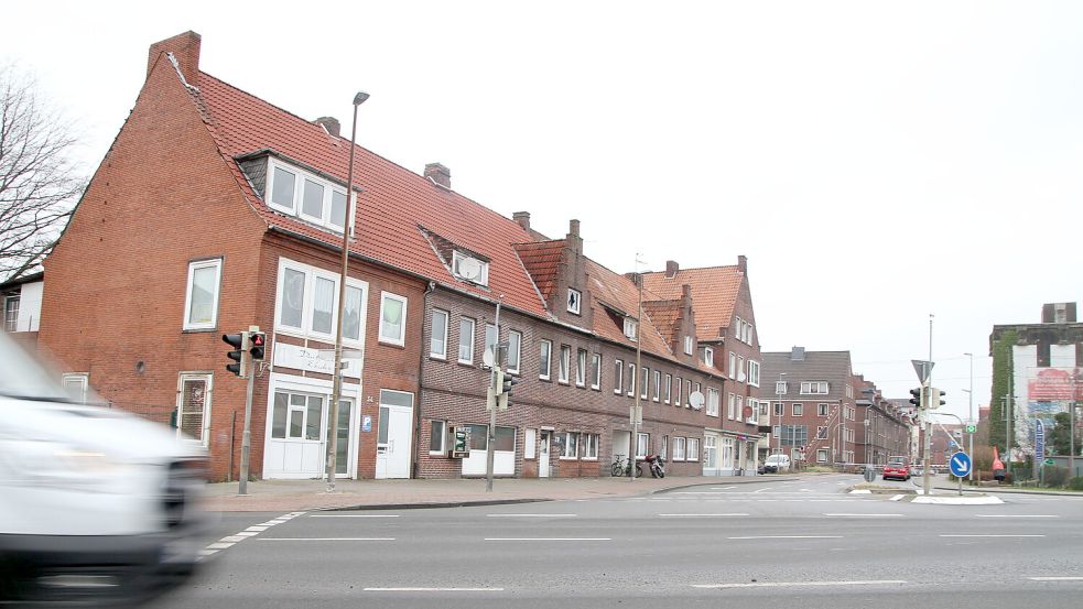 Die Häuserzeile an der Nesserlander Straße soll abgerissen werden. Foto: Päschel/Archiv