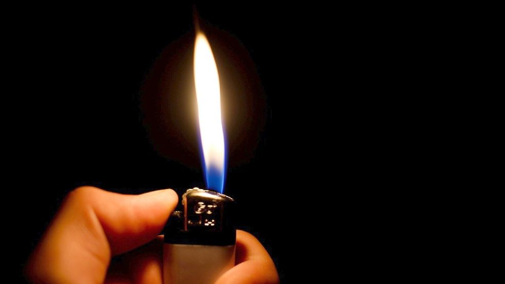 Mutmaßlich mit einem Feuerzeug soll ein 29-Jähriger in Theene eine Werkstatt und ein Wohnhaus angesteckt haben. Foto: Pixabay