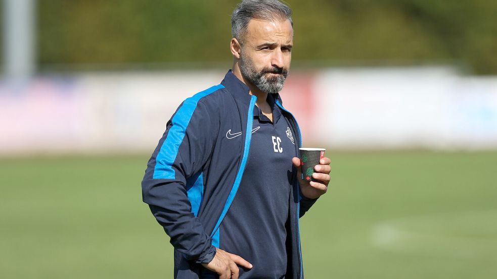 War mit der Leidenschaft seiner Mannschaft zufrieden: Trainer Erhan Colak. Foto: Doden/Emden