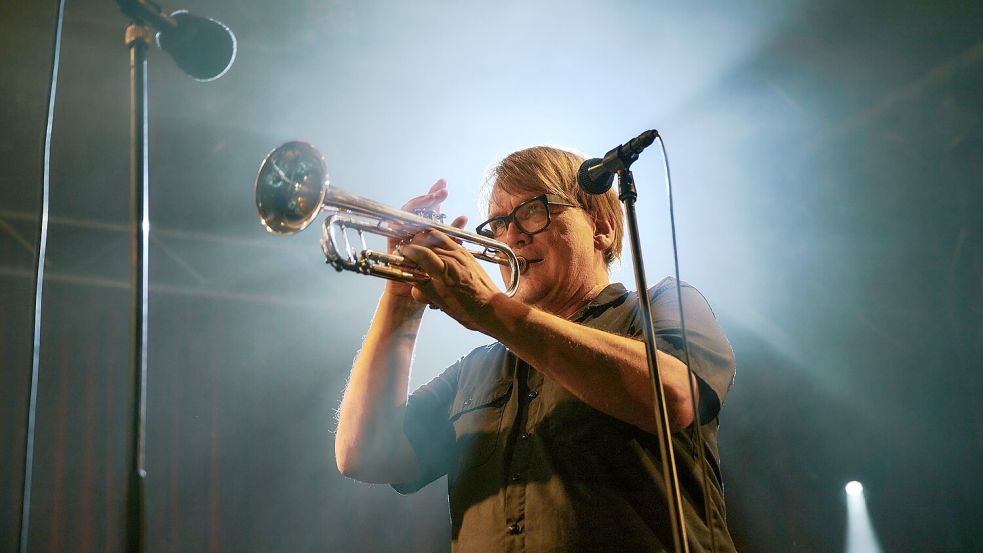 Element of Crime kommen ins Kino: Sven Regener an der Trompete. Foto: Superfilm/Noel Richter