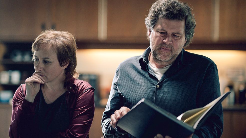 Franziska Tobler (Eva Löbau) und Friedemann Berg (Hans-Jochen Wagner) ziehen nicht immer an einem Strang. „Tatort: Ad acta“. Das Erste, Sonntag, 22. September, 20.20 Uhr und in der ARD Mediathek. Foto: © SWR/Christian Koch