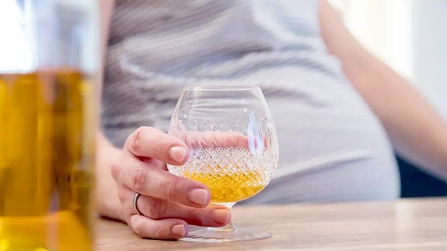 Alkohol ist Gift für ungeborene Babys – mit lebenslangen Folgen. Symbolfoto: DPA/Klose