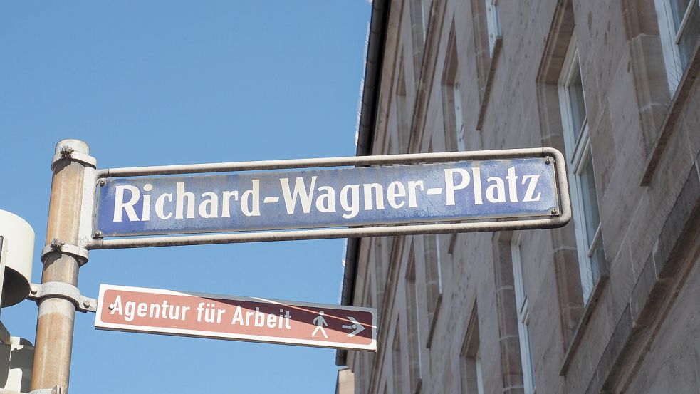 Plätze und Straßen, die nach dem Komponisten Richard Wagner benannt sind, gibt es in ganz Deutschland. In Nürnberg residiert dort zum Beispiel die Bundesagentur für Arbeit Foto: www.imago-images.de
