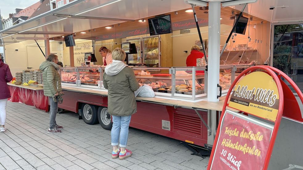 Viel Vitrine und reichlich Geflügelvariationen: Wilts hat in einen neuen Verkaufswagen investiert. Foto: Schuurman