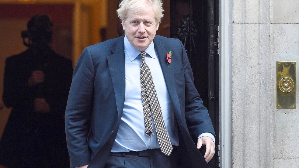 Boris Johnson beim Verlassen von „10 Downing Street“: Nach Skandalen wurde er von seiner Partei zum Rücktritt gedrängt. Foto: IMAGO/Peter Maclaine
