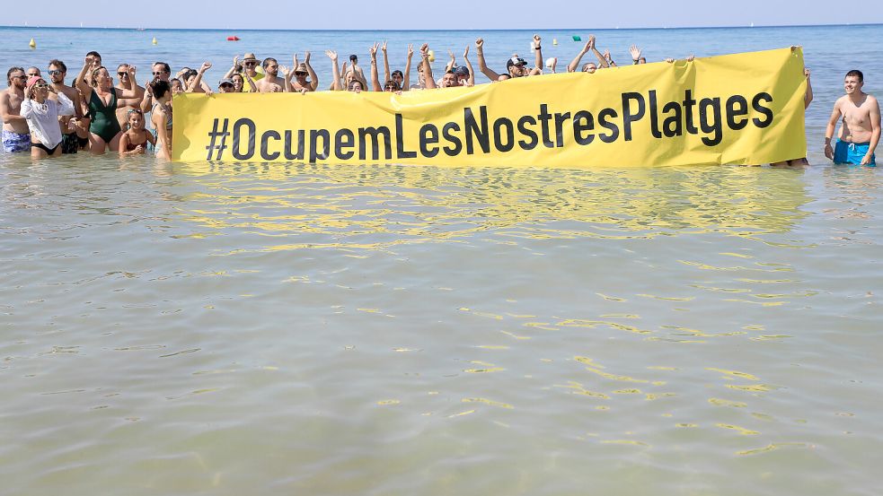 Im Sommer protestierten zahlreiche Einheimische auf Mallorca gegen den Massentourismus. Foto: Margais/dpa