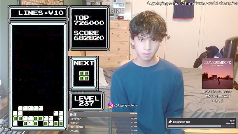 Der zweifache Tetris-Weltmeister Michael Artiaga hat erstmals das Spiel komplett durchgespielt. Foto: Twitch/dogplayingtetris