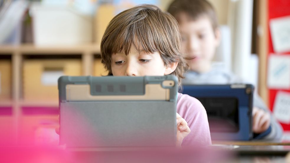 Stunde um Stunde fällt aus: Wer trägt dafür die Verantwortung? Darum geht es in einer Auseinandersetzung zwischen Schule, Ministerium und Elternschaft. Foto: dpa/Soeren Stache