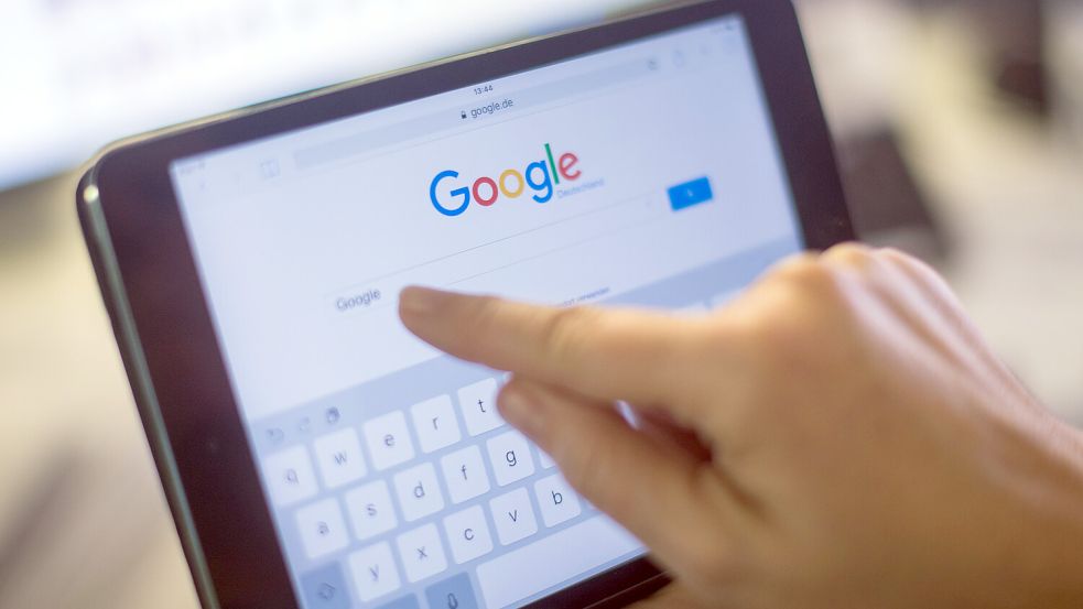 Google versucht sich derzeit an einem neuen Feature, um Betrügern das Leben schwerer zu machen. Foto: dpa/Lukas Schulze