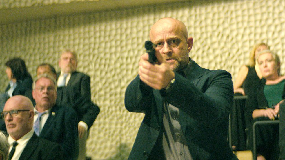 LKA-Mann Gabriel Bach (Jürgen Vogel) in höchster Alarmbereitschaft - steht der befürchtete Anschlag auf die Hamburger Elbphilharmonie kurz bevor? „Informant - Angst über der Stadt“, ab Donnerstag, 10. Oktober bei Arte und ab Mittwoch, 16. Oktober im Ersten. Foto: Bild: NDR