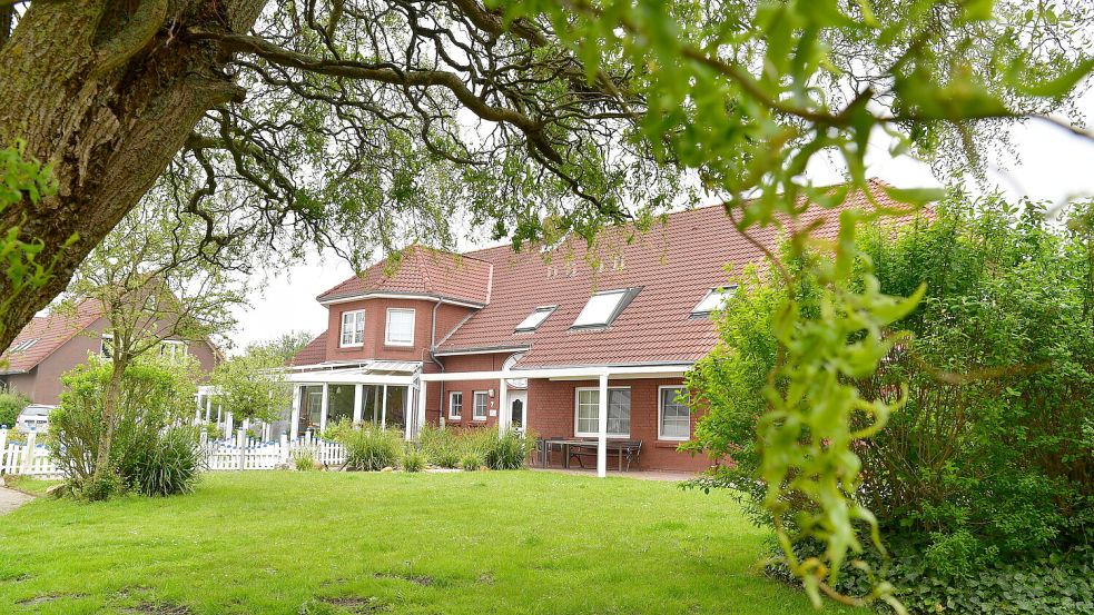 Das ehemalige Pflegeheim „Up Visite“ in Greetsiel. Die Immobilie soll nun im Rahmen des Insolvenzverfahrens verkauft werden. Foto: Wagenaar