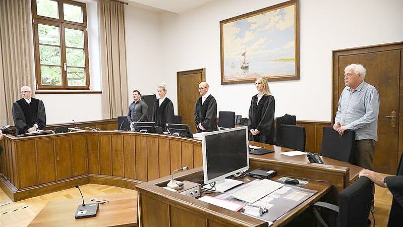 Verhandelt wird in Saal 003 des Landgerichts Aurich.