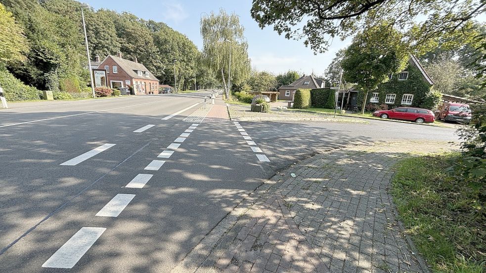 Manche Lkw-Fahrer, die von der Spierkreuzung kommen (hinten), halten an und versuchen, in den Große Oldekamp (rechts) abzubiegen, um zu wenden. Foto: Bothe