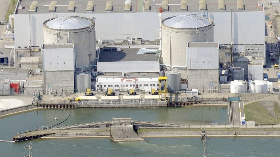 Das französische Kernkraftwerk Fessenheim steht am Ufer des Rhein und ist das älteste französische Atomkraftwerk. Foto: IMAGO/Winfried Rothermel