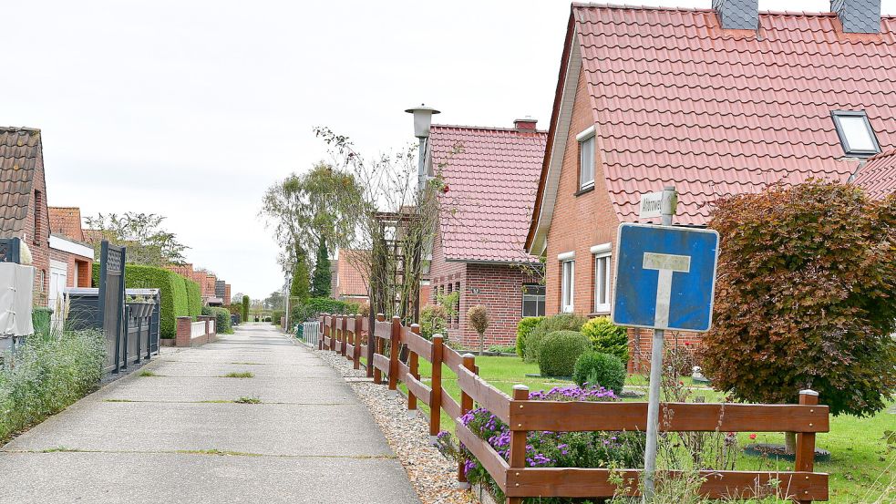 In Groß Midlum in der Gemeinde Hinte leben rund 760 Menschen. In einigen der Häuser können auch Urlauber Zimmer buchen. Foto: Wagenaar