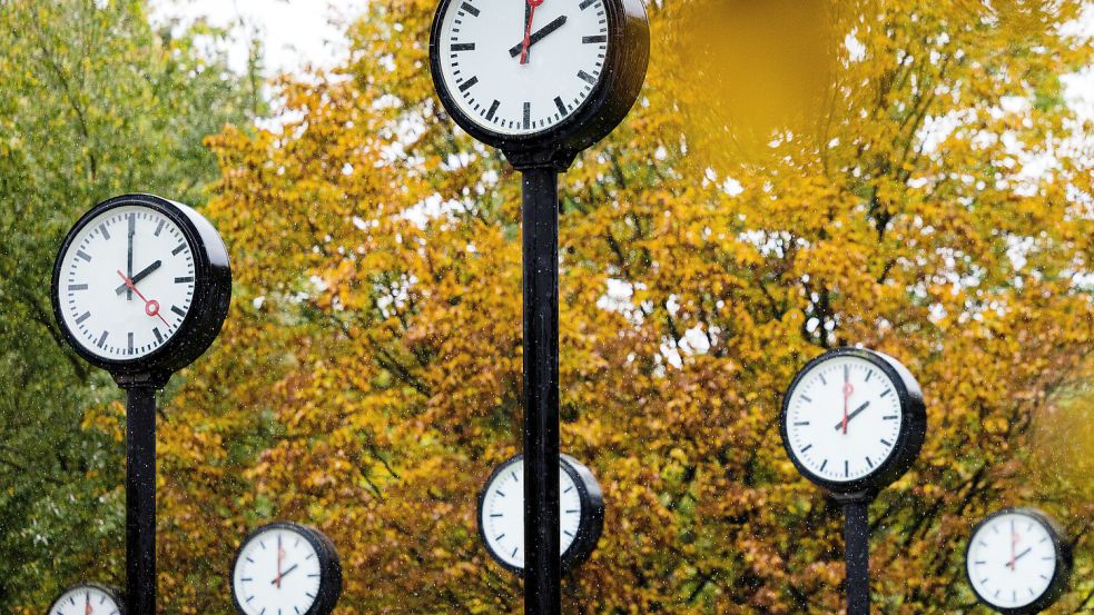 Zeitumstellung im Herbst: Uhren stellen sich automatisch mit DCF77 Foto: dpa/Rolf Vennenbernd