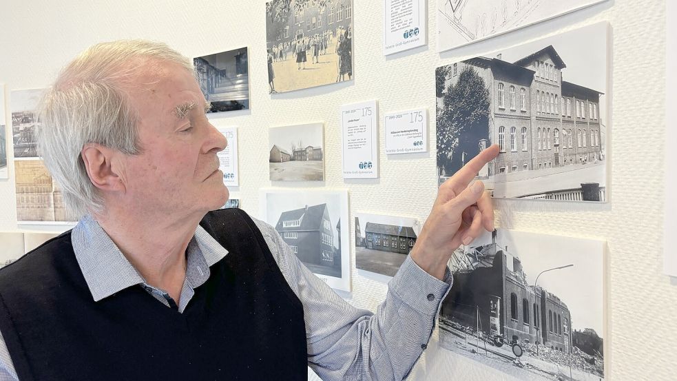 Dr. Rainer Kretschmer zeigt auf das alte Gebäude des Teletta-Groß-Gymnasiums am Harderwykensteg. Foto: Bothe