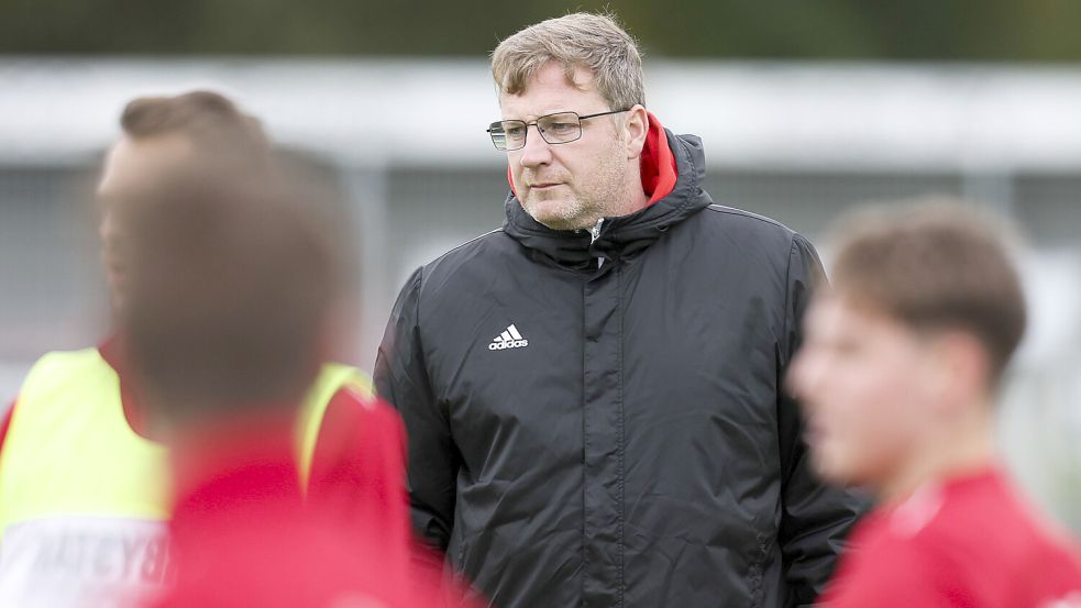 Kurt Ullmann fuhr nach der 1:3-Pleite bei BW Borssum nachdenklich nach Hause. Fotos: Doden, Emden