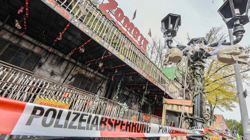 Nach dem Brand war die Geisterbahn vorübergehend beschlagnahmt worden. Foto: Ortgies/Archiv