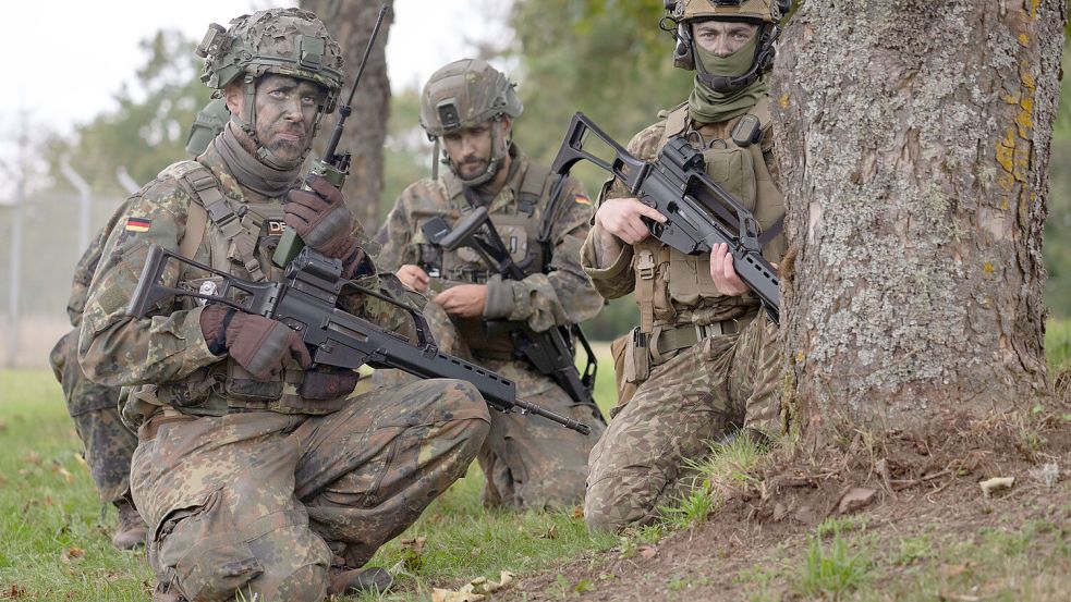 Soldaten bei einer Aufklärungsübung: Die Bundeswehr kämpft nach wie vor mit Personalengpässen. Foto: dpa/Boris Roessler