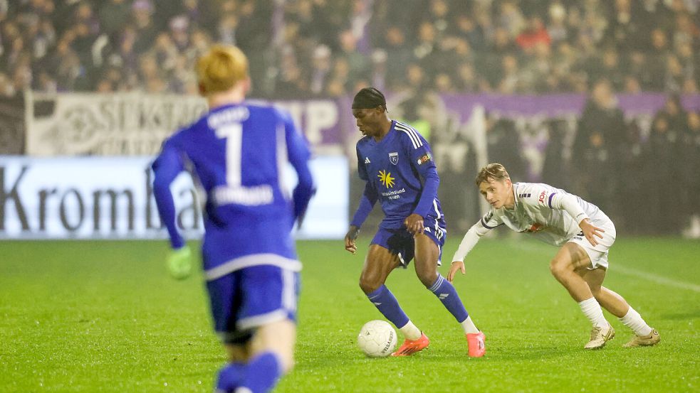 Kickers Emden trifft im Niedersachsenpokal-Halbfinale auf den VfL Osnabrück. Foto: Doden/Emden