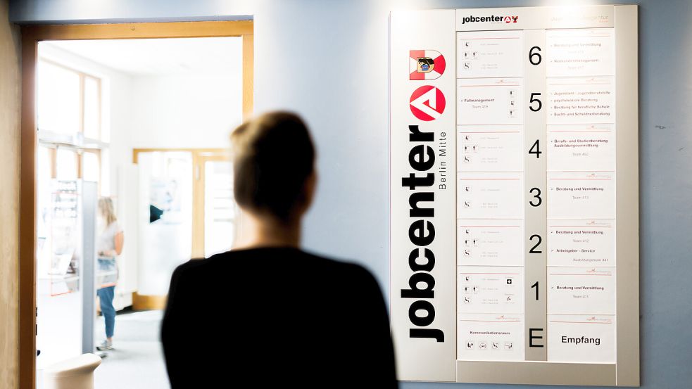 Hamsterrad Jobcenter: Viele Geflüchtete aus der Ukraine absolvieren immer wieder Deutschkurse und Umschulungen – eine feste Arbeitsstelle hingegen findet nicht einmal jeder Dritte von ihnen. Foto: dpa/Carsten Koall
