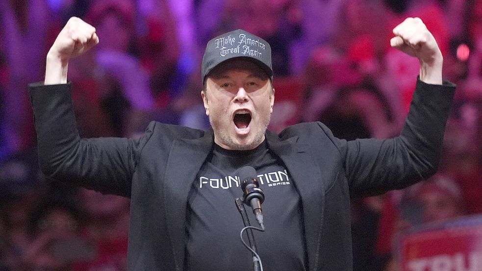 Elon Musk spricht bei einer Wahlkampfveranstaltung der Republikaner in New York. Foto: dpa/Evan Vucci