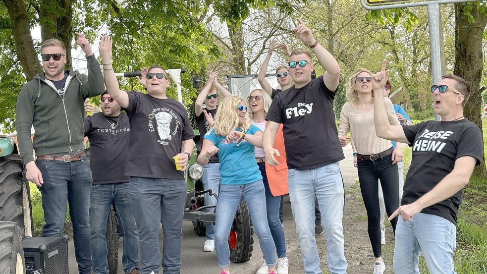Im Mai wurde in Holte das Video zu dem Song "Dorfschlüpfer" gedreht, den Flety zusammen mit seinem Kumpel Reiseheini aufgenommen hatte. Archivfoto: Janßen