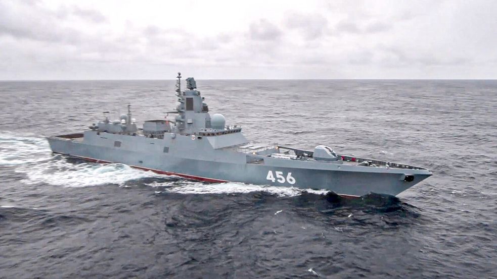 Die russische Fregatte „Adrmiral Golovko“ ist während eines Manöver im Ärmelkanal unterwegs. Foto: ITAR-TASS/Imago Images