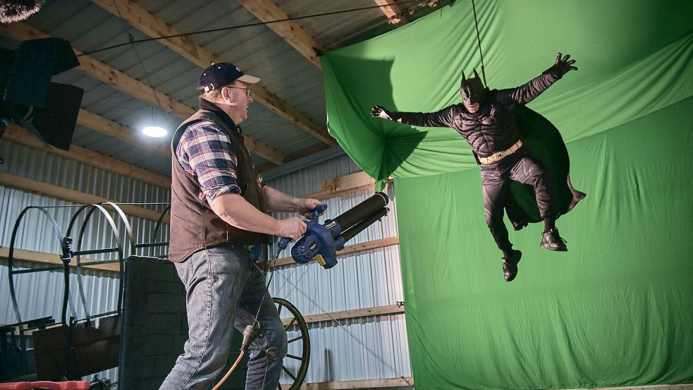 Die ersten Szenen entstanden im Oktober 2023 in Haren vor dem Greenscreen. Darum herum wurde das Drehbuch entwickelt. Foto: Ostfriesland Film Studio