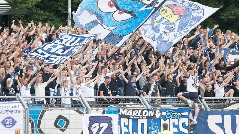 Viele Oldenburg-Fans werden ihr Team auch nach Emden begleiten. Foto: Doden/Emden