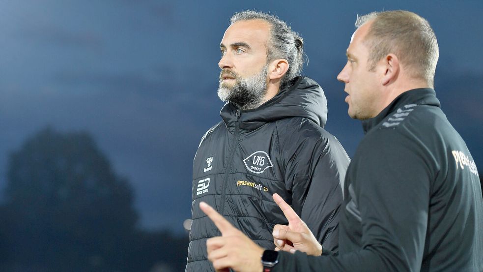 Dario Fossi (links) ist seit September wieder Trainer des VfB Oldenburg. Der Ostfriese Frank Löning ist beim seit 2022 Co-Trainer. Foto: Imago