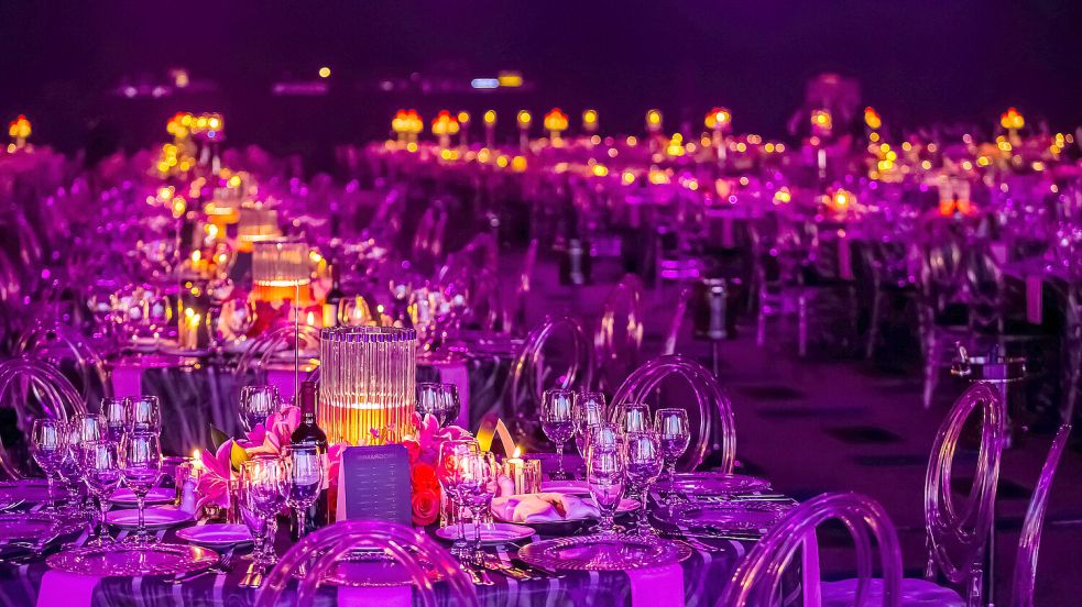 Ein Galadinner für den guten Zweck - was soll daran falsch sein? Foto: Imago images/Wirestock