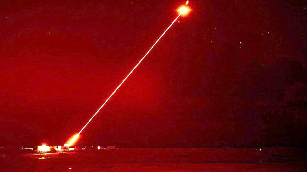 Ein britischer Dragon-Fire-Laser bekämpft im Januar 2024 in einem Test ein fliegendes Objekt. Foto: Imago/UK Ministry Of Defence