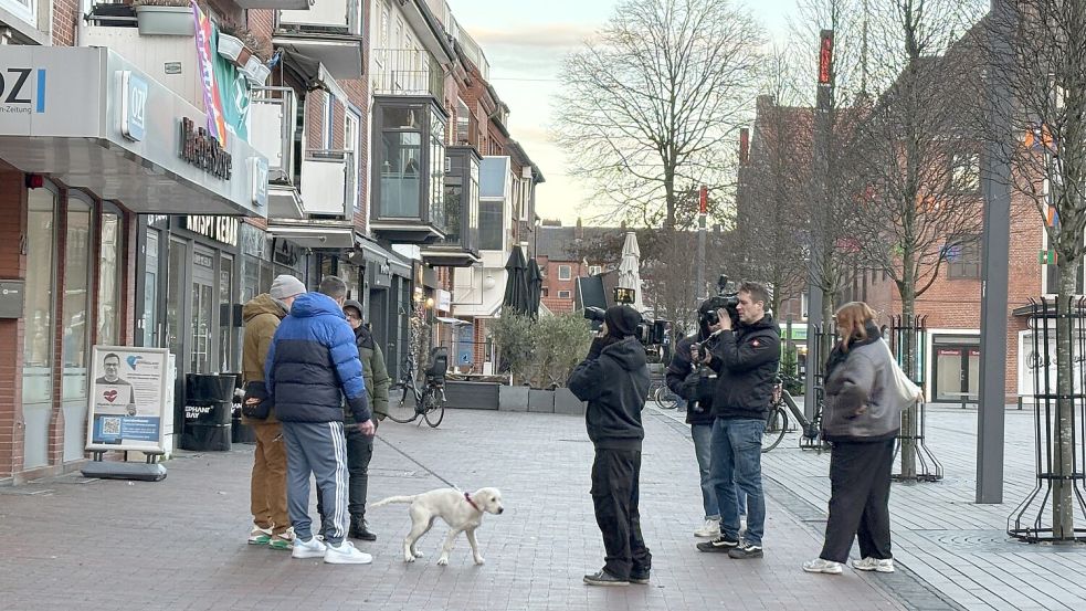 Für das RTL-Format „Martin Rütter – Die Welpen kommen“ wurde am Mittwoch, 4. Dezember, auf dem Neuen Markt gedreht. Fotos: Hanssen