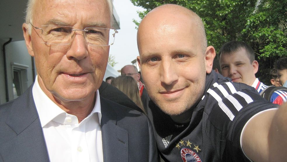 Auch mehrere Selfies mit dem in diesem Jahr verstorbenen Franz Beckenbauer ergatterte Michael Bosma.