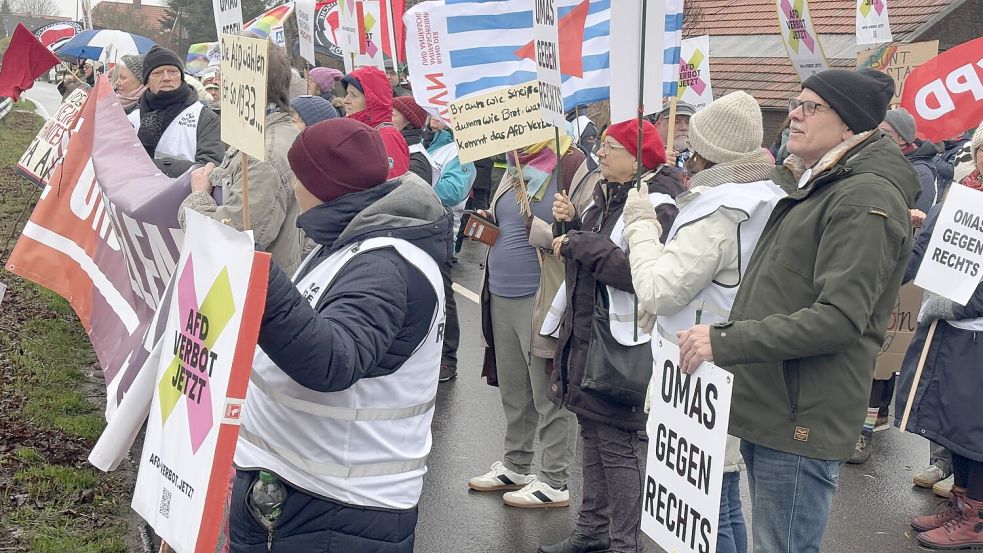 Auch die „Omas gegen Rechts“ waren zahlreich vertreten.